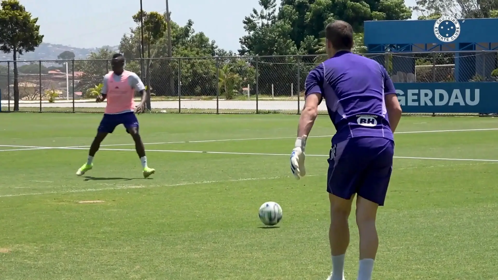 Cruzeiro treina antes de duelo decisivo contra o Fortaleza