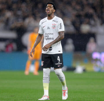 Desfalque no Corinthians: Gil recebe terceiro cartão amarelo contra Bahia e não enfrenta Vasco