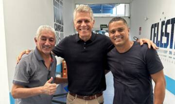 Com visita de ídolos ao CT, Cruzeiro finaliza preparação para duelo contra o Palmeiras