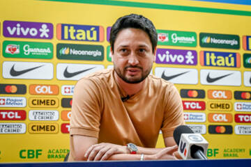 Arthur Elias fala em 