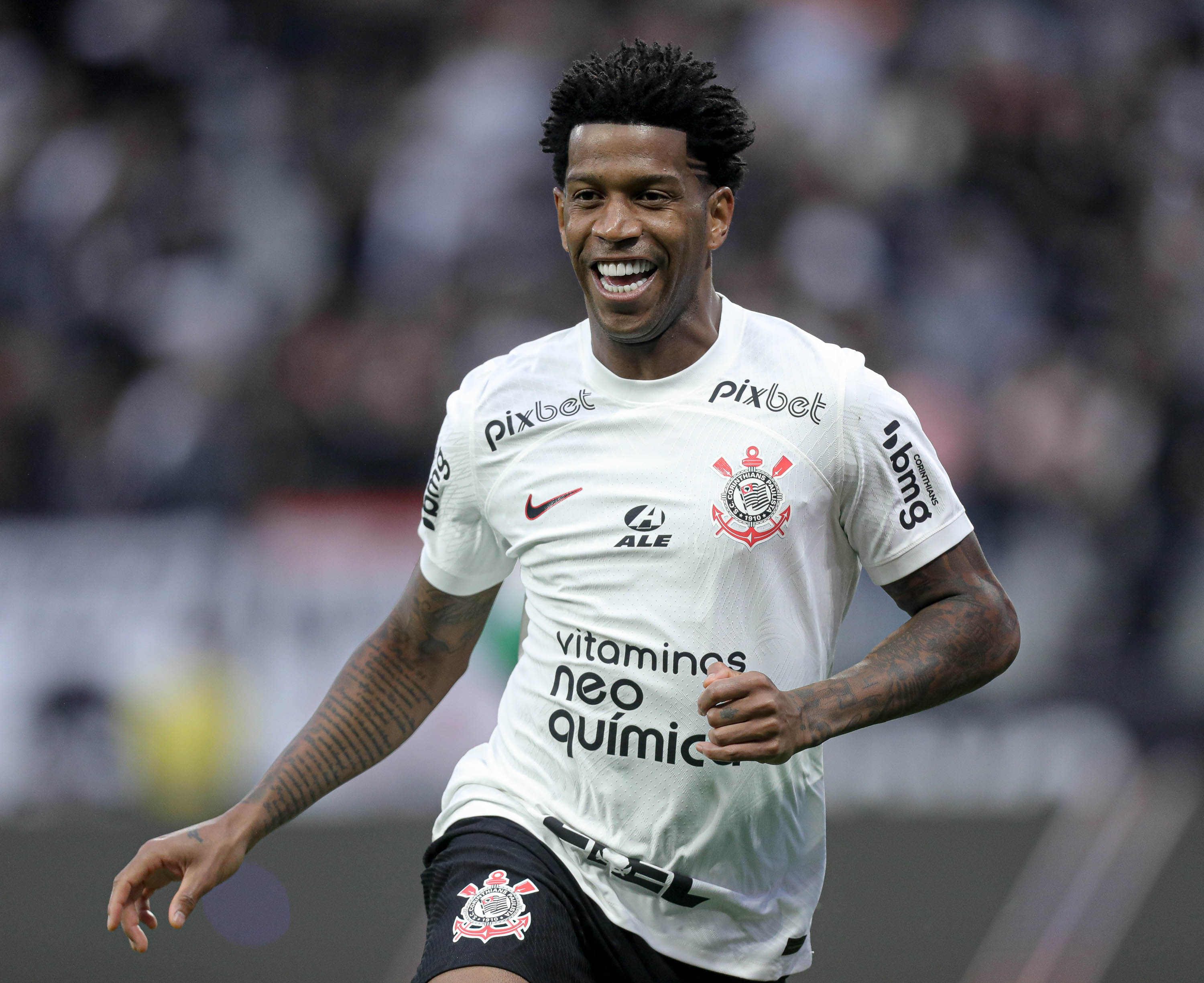 OBRIGADO GIL!! Ídolo da zaga pendura as chuteiras e recebe homenagem do Timão