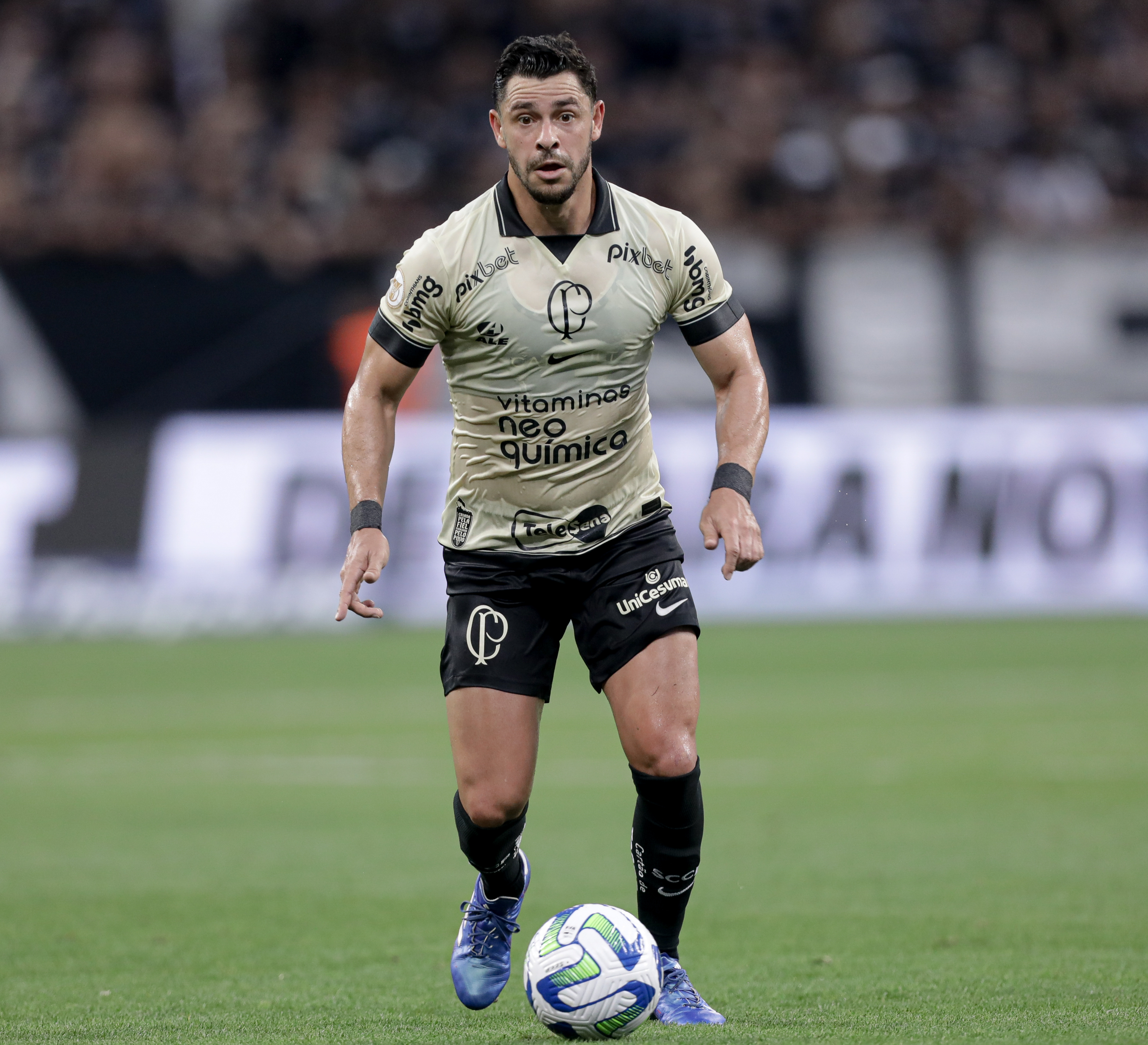 Ex-Corinthians e Santos, meia Giuliano anuncia aposentadoria