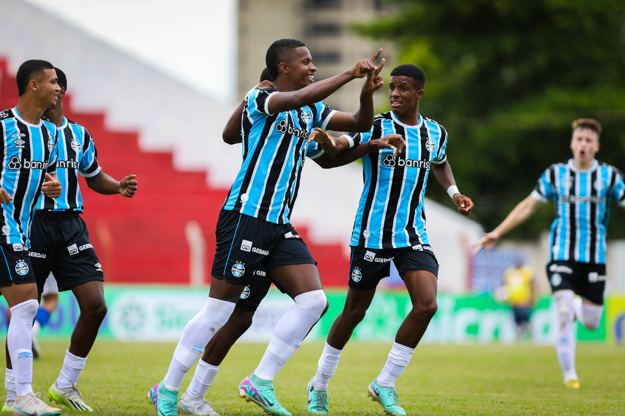 Grêmio faz 6 no Serra Branca-PB e estreia com goleada na Copinha