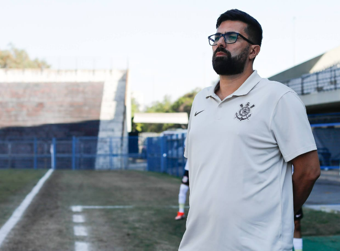 Corinthians anuncia Raphael Laruccia como novo técnico do sub-20