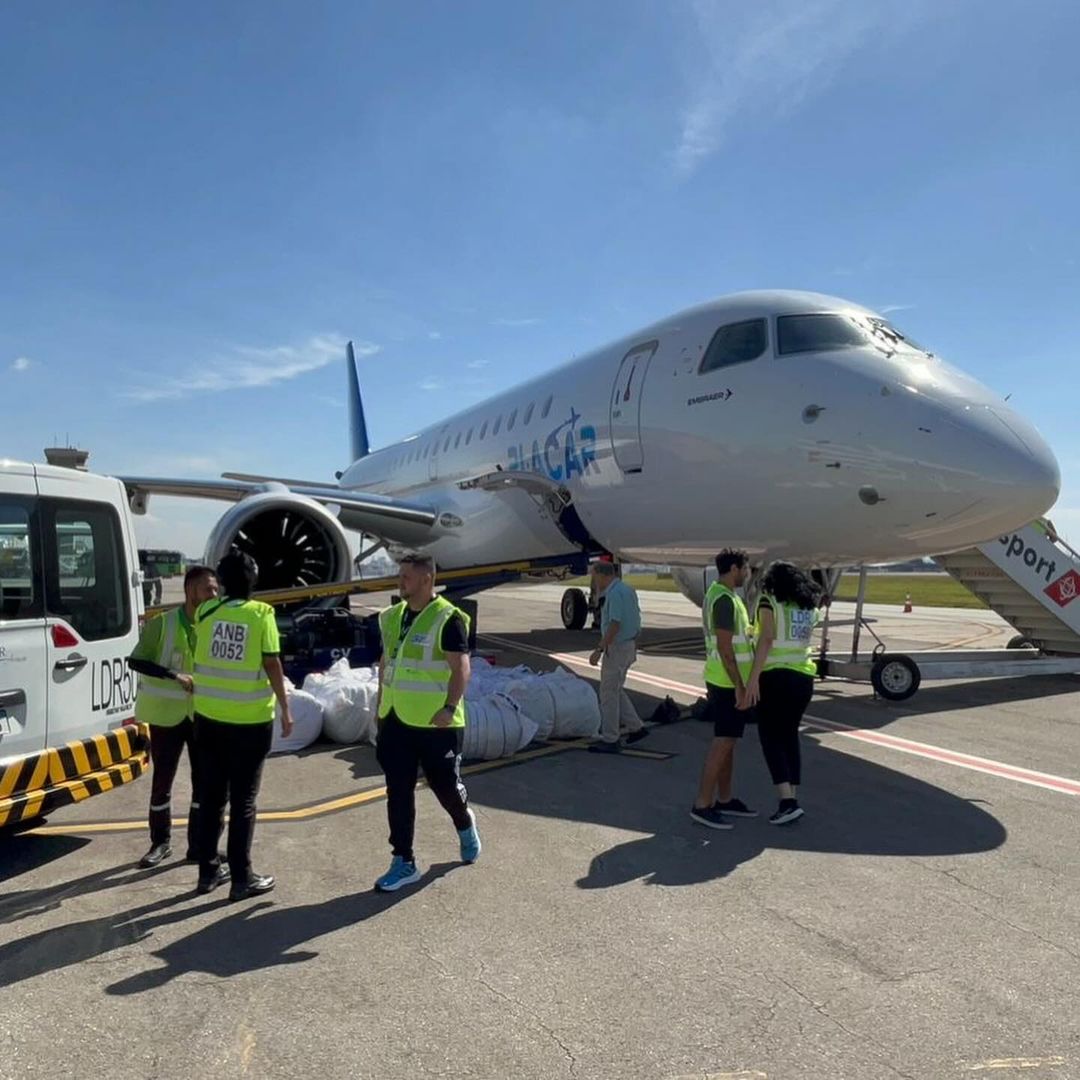 Avião de Leila Pereira auxilia animais em Canoas com veterinários e suprimentos