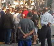 Torcedores organizados do Corinthians invadem Parque São Jorge em protesto.