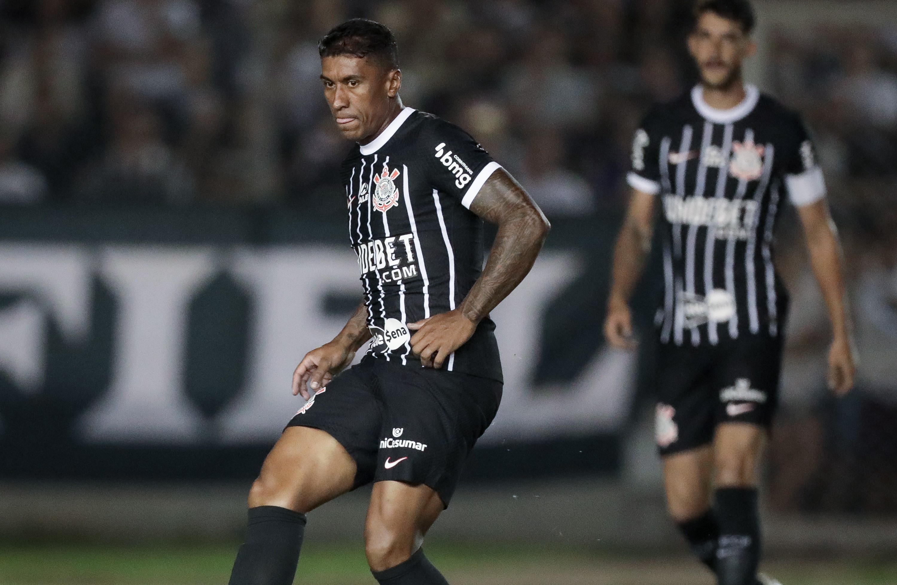 Paulinho disponível para estreia do Corinthians na Sul-Americana após retorno.