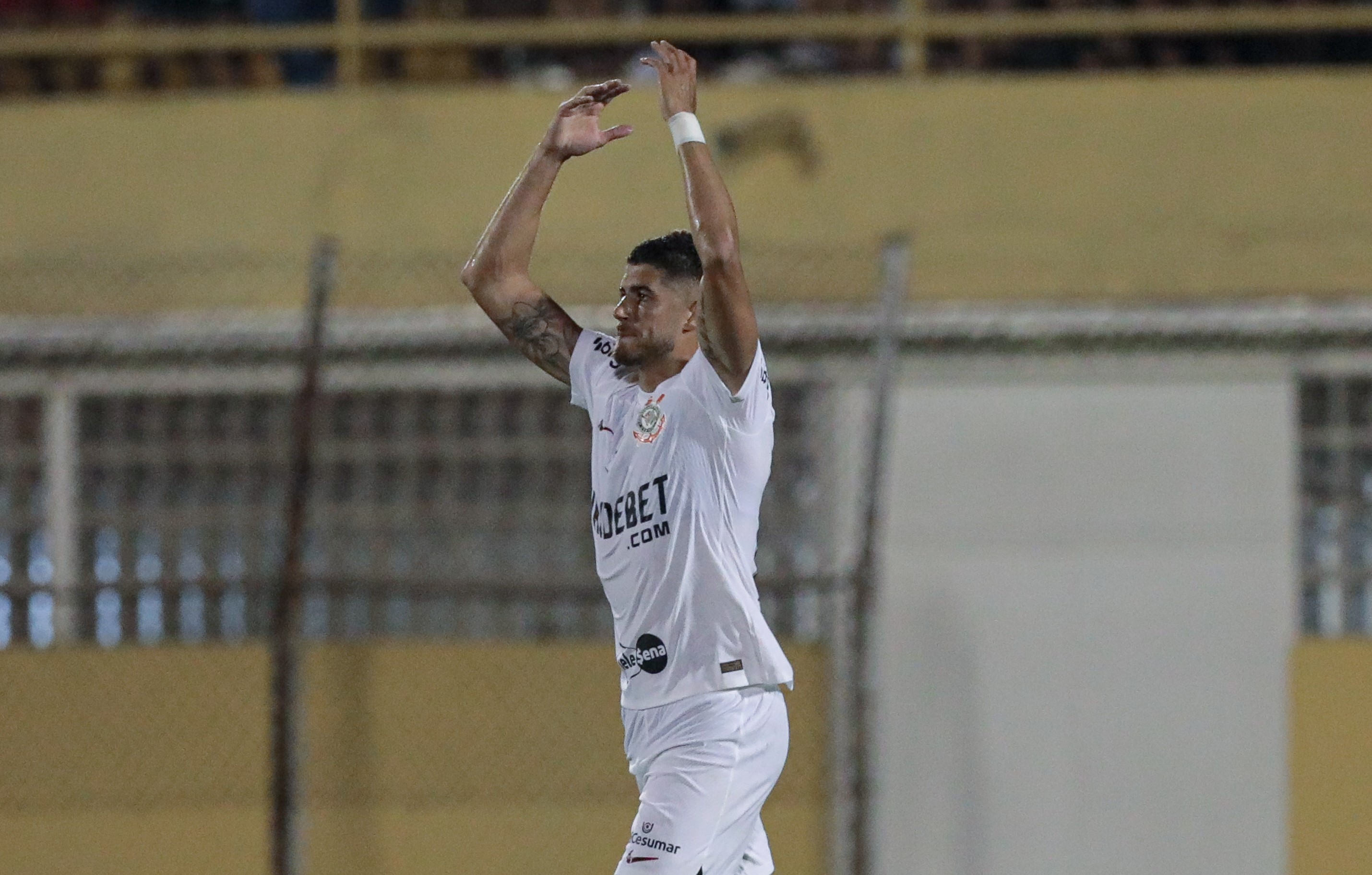 Pedro Raul pode ganhar sequência no Corinthians após gol contra São Bernardo