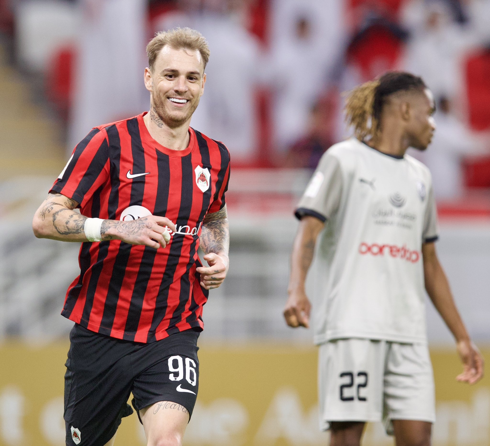Roger Guedes lidera artilharia do campeonato do Catar em 2024