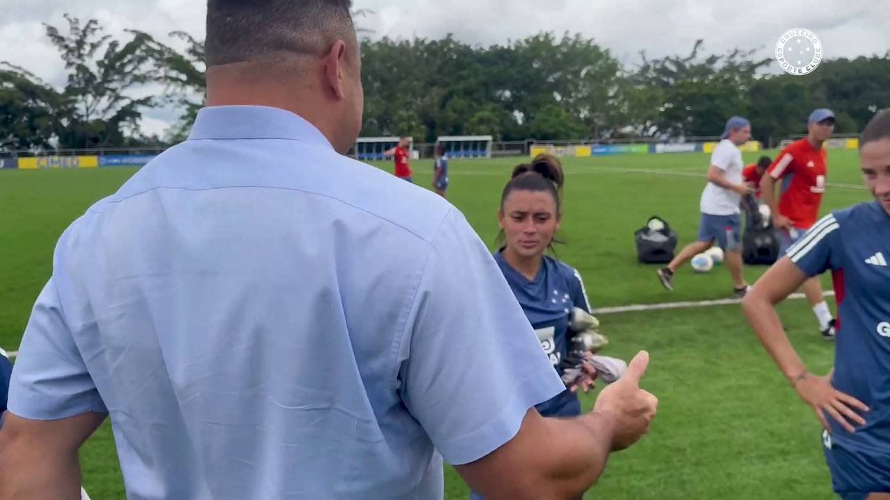 Ronaldo Prestigia Treino do Cruzeiro Feminino ao Vivo