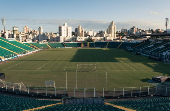 Corinthians e Internacional se enfrentam nesta quarta-feira, às 21h30 (de Brasília), no Estádio Orlando Scarpelli, em Florianópolis. O duelo é válido pela 10ª rodada do Campeonato Brasileiro