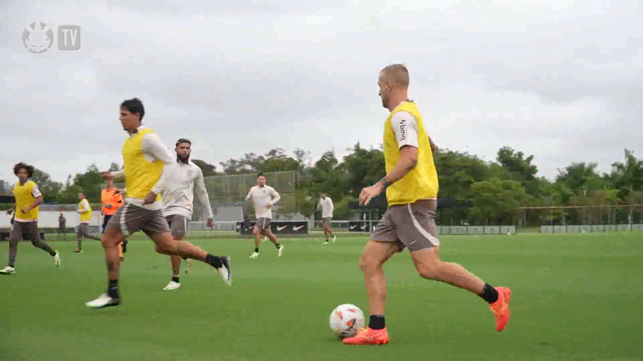 Elenco do Corinthians realiza coletivo para intensificar preparação