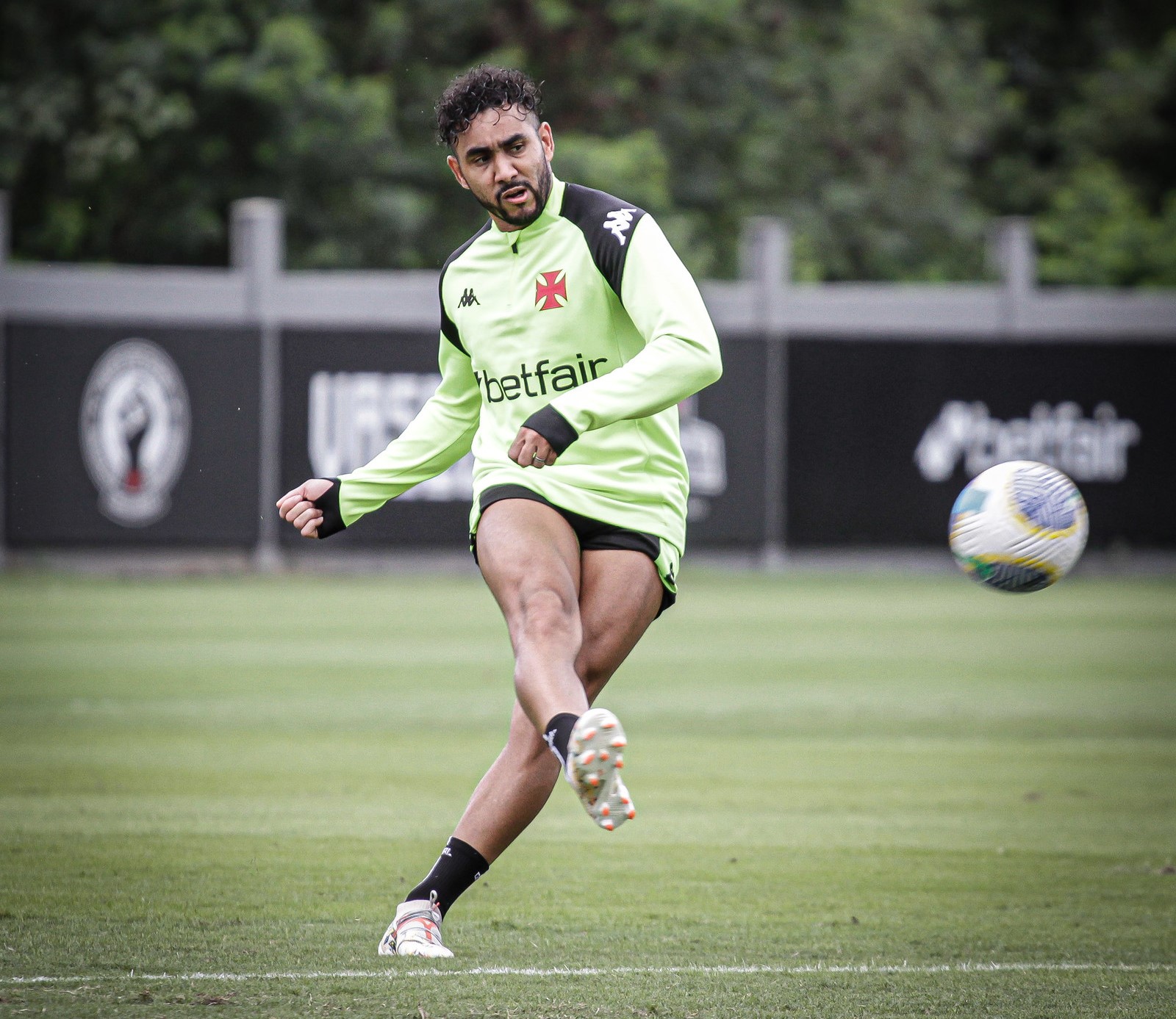 Payet desfalcará Vasco em jogo contra Palmeiras: impacto no duelo!