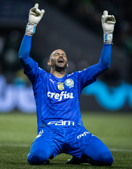 Após contestações, Weverton vai bem em título do Palmeiras: "Não posso correr de desafio"