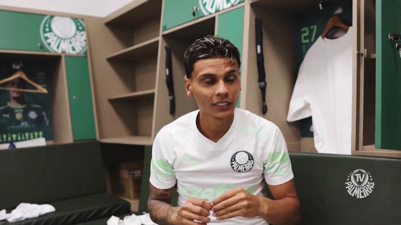 Estêvão é integrado ao elenco profissional do Palmeiras